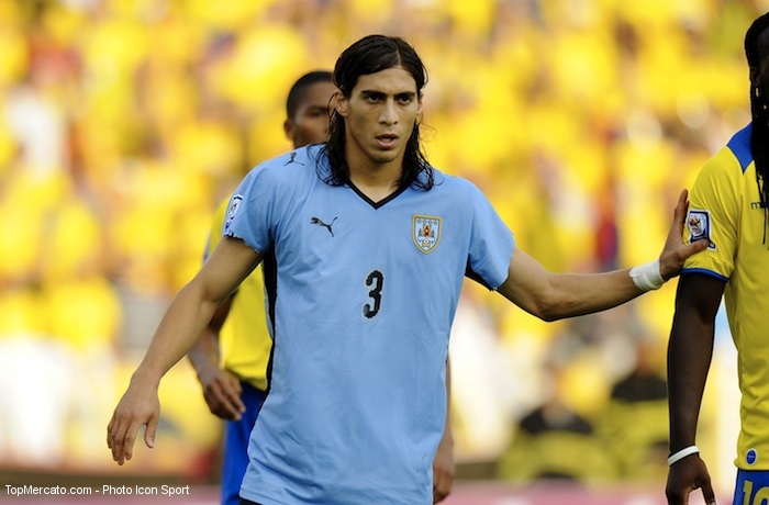Martin Caceres remplace Squillaci à Séville