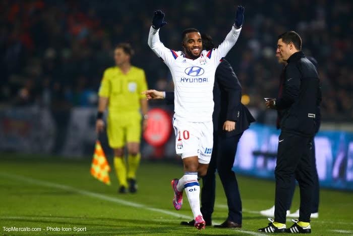 Liverpool à l’assaut de Lacazette, future star du mercato estival 2015 ?