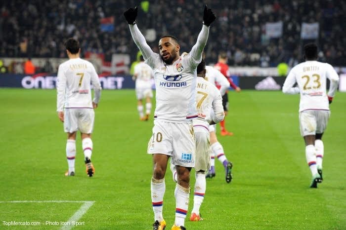 Lacazette, Dembélé, Boufal… L’équipe-type de la 29e journée de Ligue 1