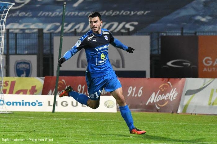 Adrian Dabasse