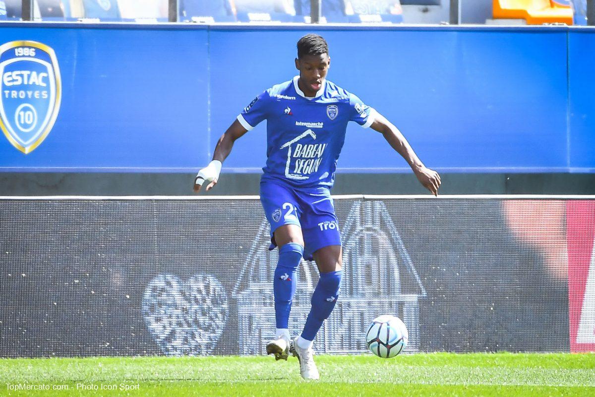 Dylan Saint-Louis, ESTAC
