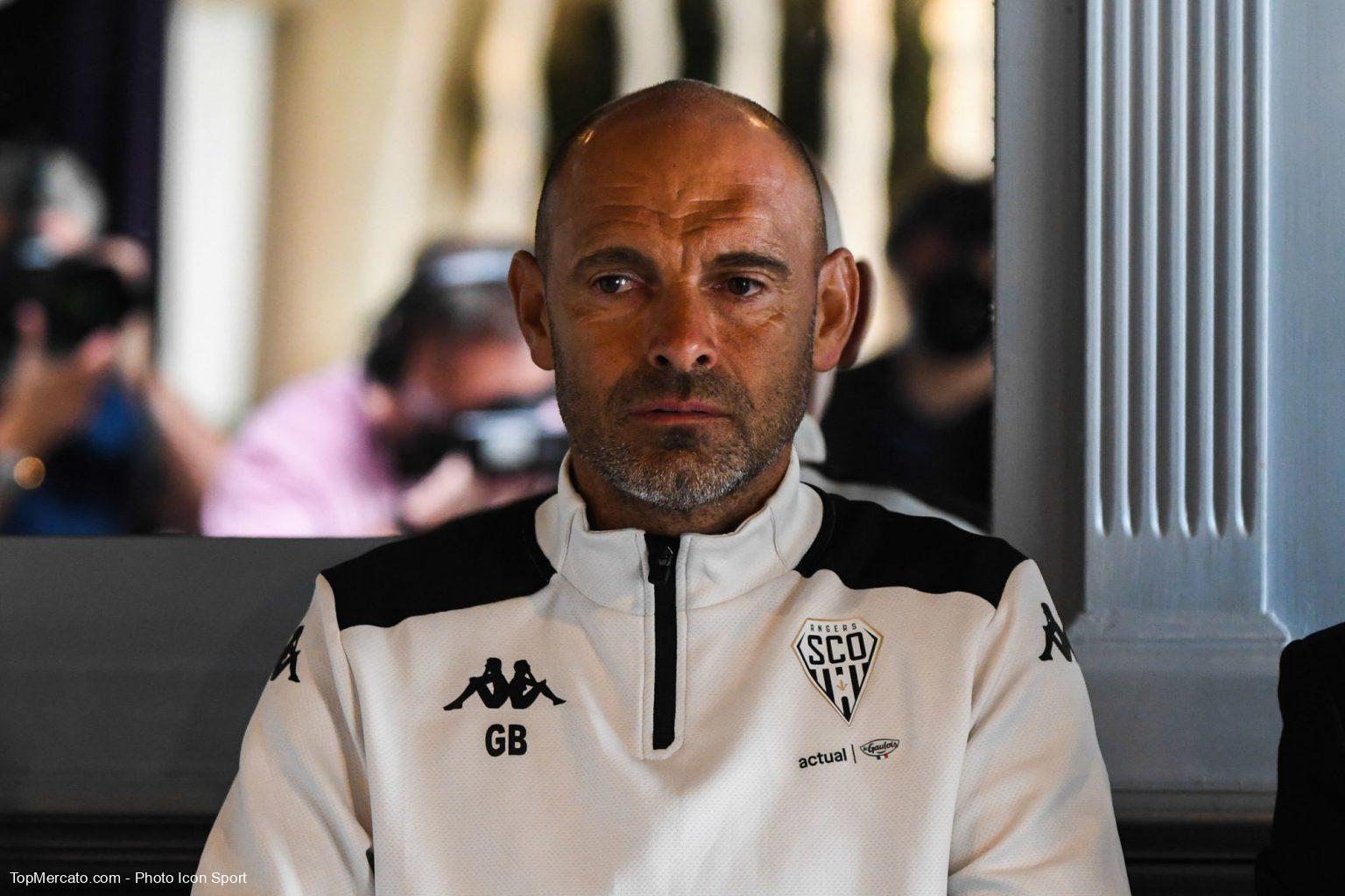 Angers : Baticle sort du silence et charge la direction