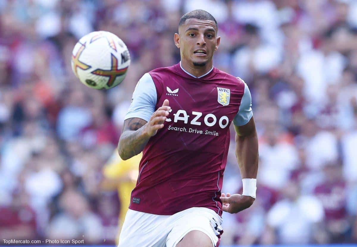 Diego Carlos, Aston Villa