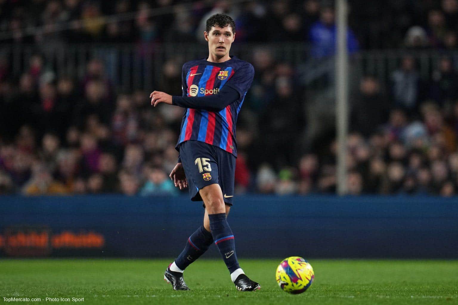 Mercato - Barça : Manchester United prêt à miser 70 M€ sur un défenseur