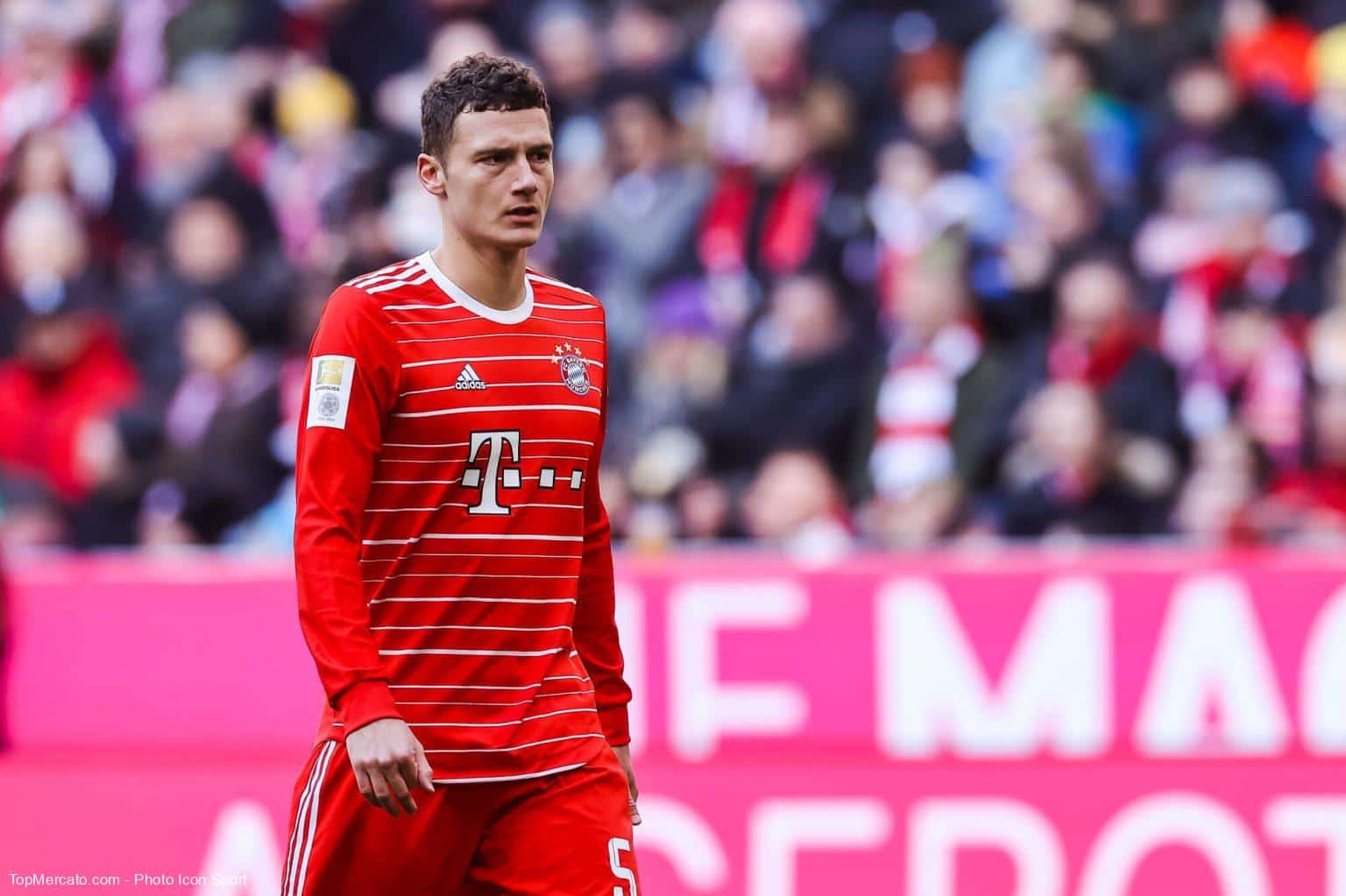 Mercato - Bayern Munich : le Barça ne lâche pas Pavard, mais…