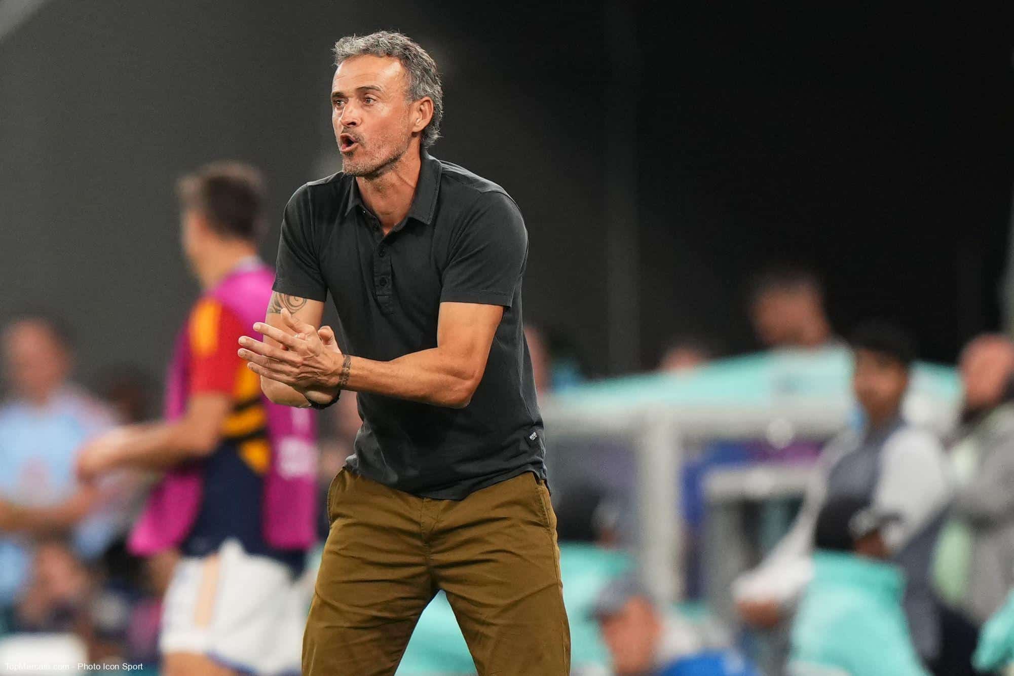 Pour quel club Luis Enrique a-t-il joué 300 rencontres officielles ?