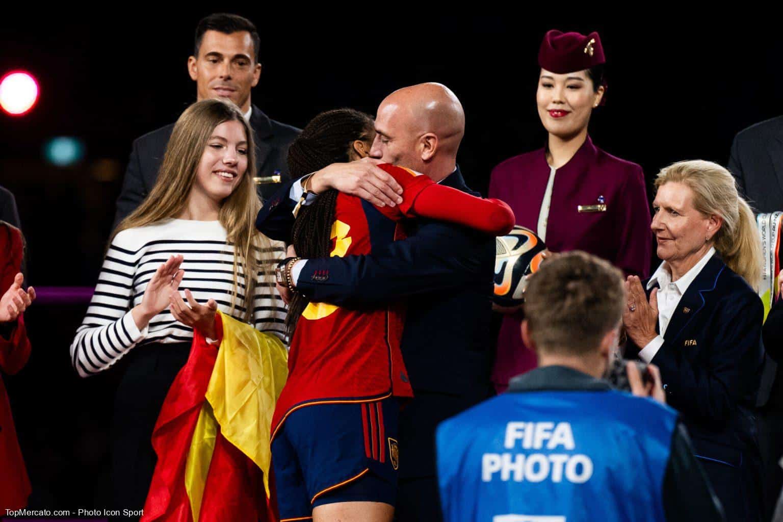Iniesta détruit Rubiales