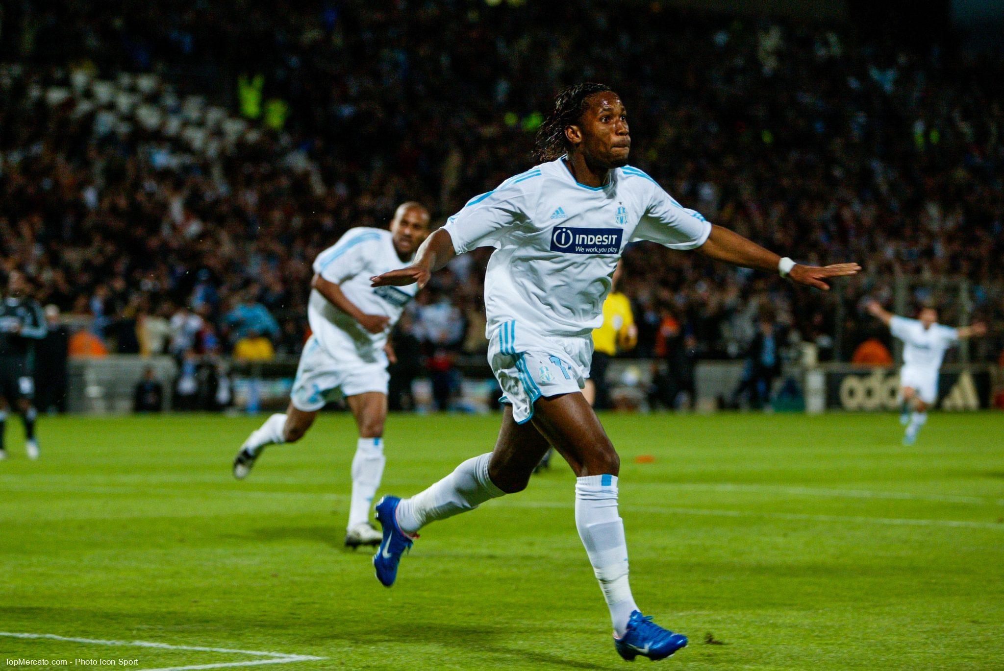 Lors de la saison 2003-2004, en demi-finale retour de la Coupe UEFA, quel geste technique Didier Drogba a-t-il effectué lors d’une action mémorable menant au premier but de l’OM contre Newcastle ?