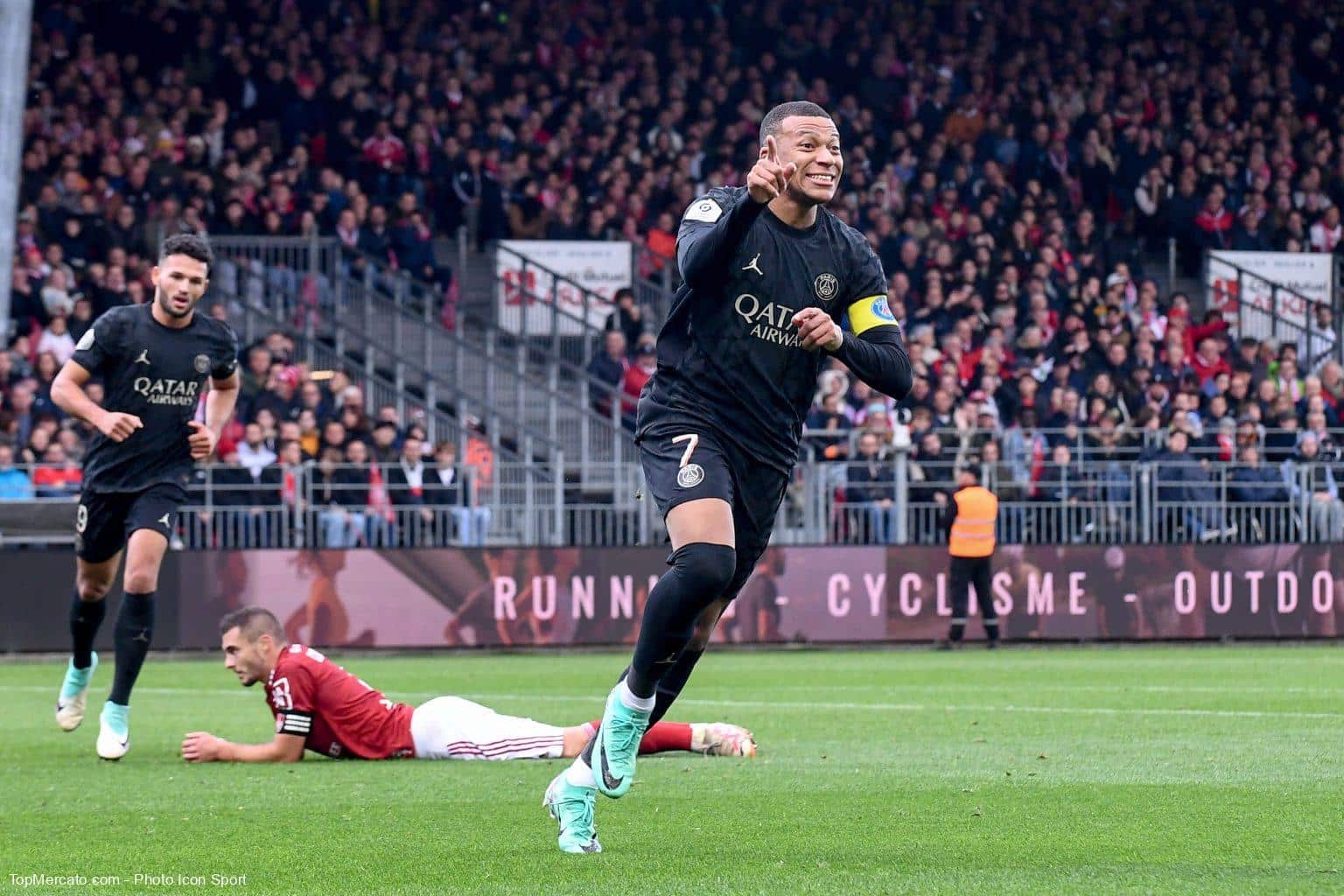 PSG : “je n’y crois pas une seule seconde”, Rothen défend Mbappé mais…