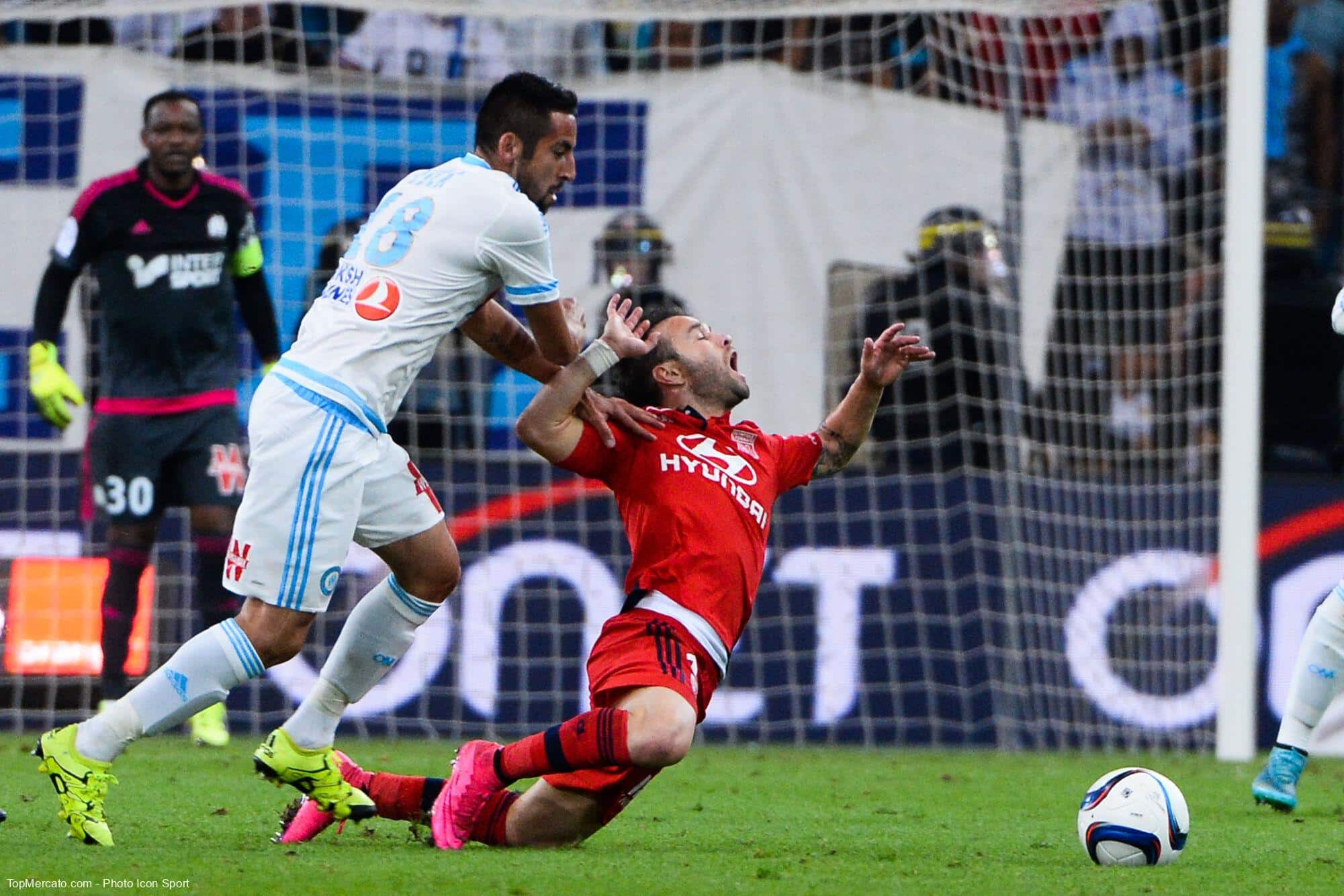 Laquelle de ces anecdotes sur le Marseillais puis Lyonnais Mathieu Valbuena est FAUSSE ?