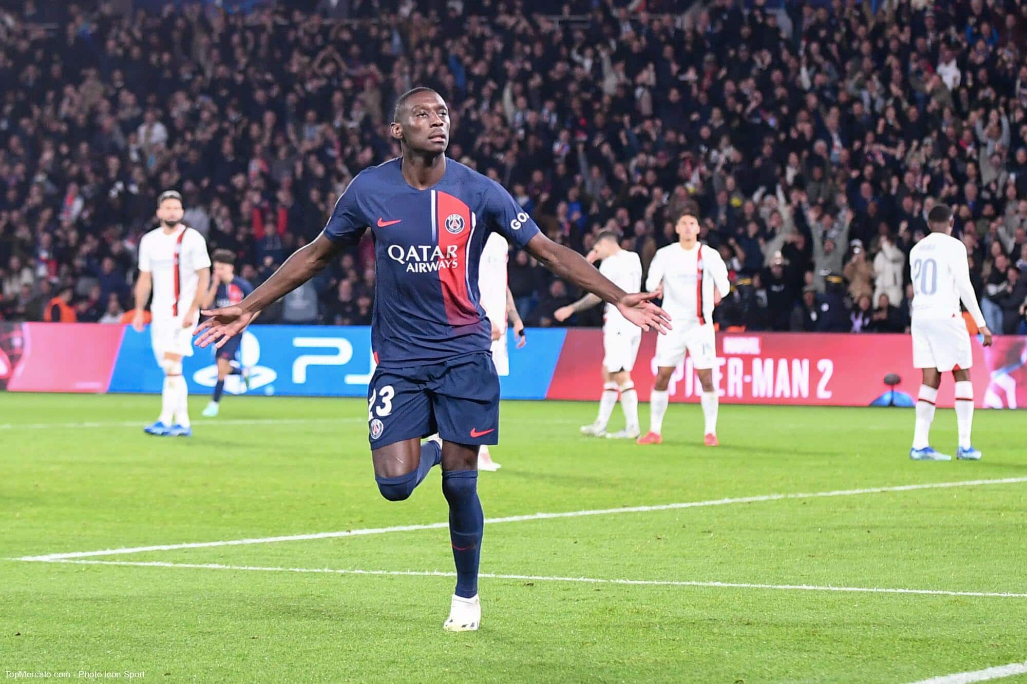 Quel est le prix d’achat bonus compris de Randal Kolo Muani, record de dépense du PSG sur les mercatos de la saison 2023-2024 ?