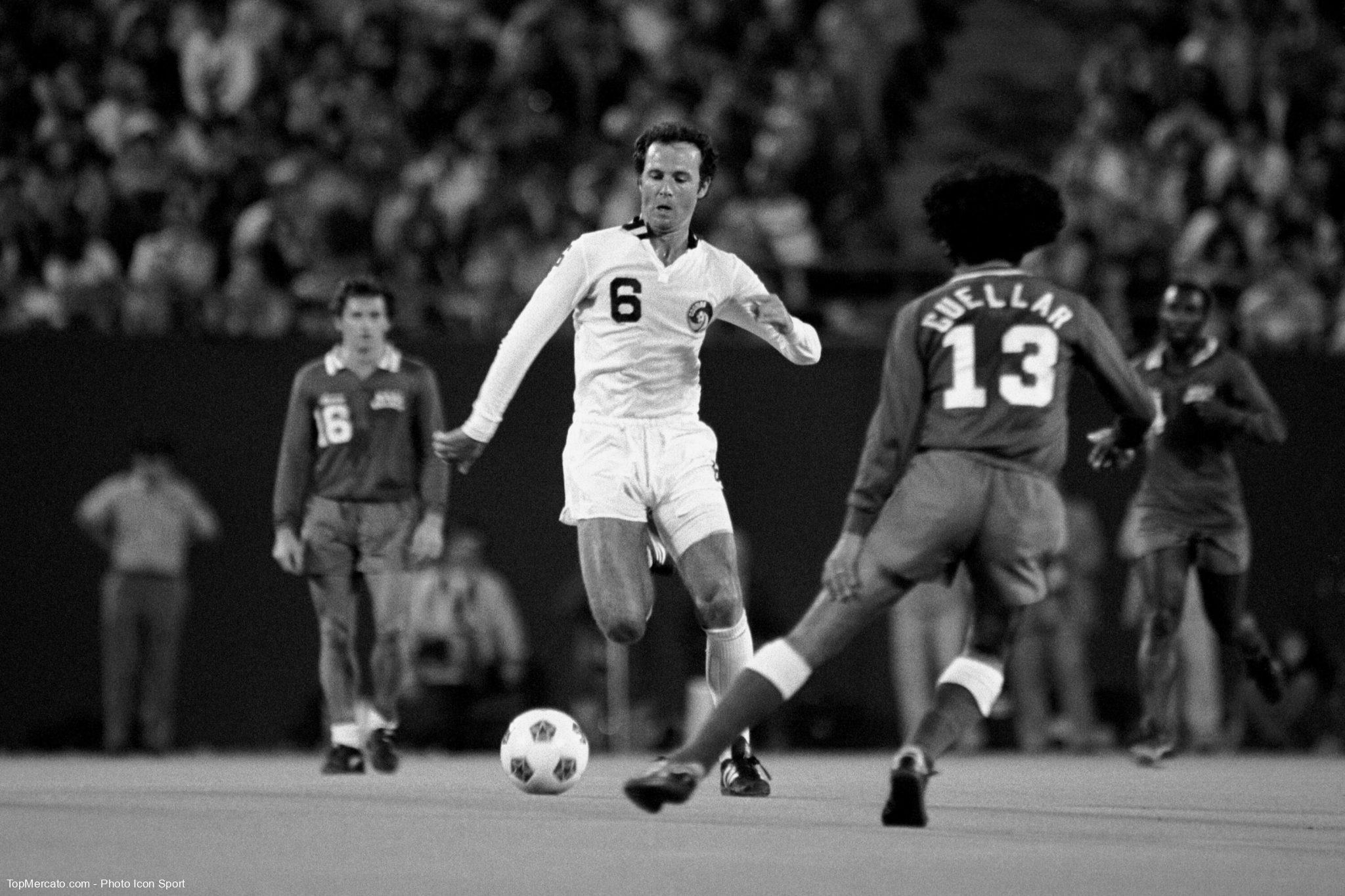Avec lequel de ces joueurs Franz Beckenbauer n’a-t-il PAS évolué au New York Cosmos ?