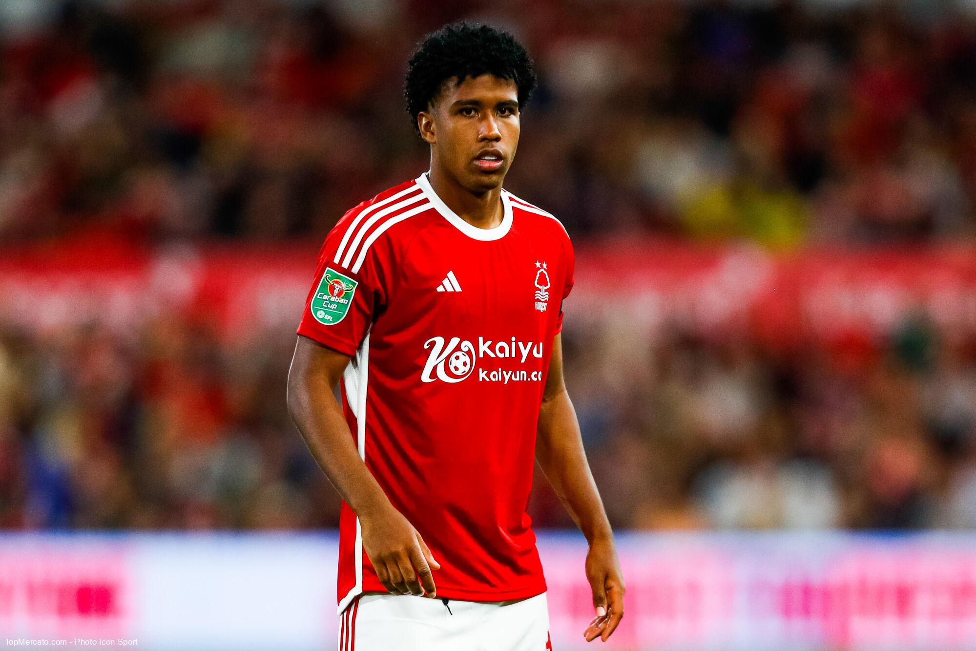 Lors du dernier jour du mercato, quel club de L1 a perdu son capitaine, parti en Angleterre, avant de se faire prêter Andrey Santos par Chelsea ?