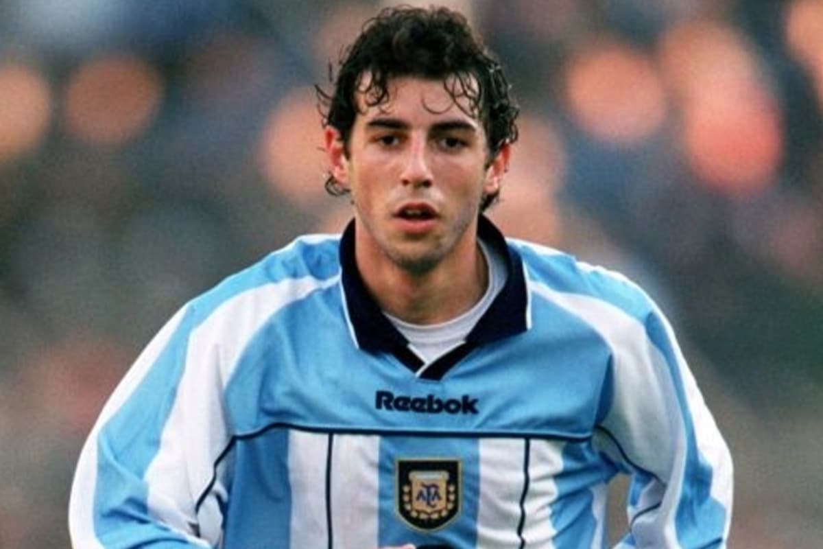Julio Arca jugando para la Selección Argentina