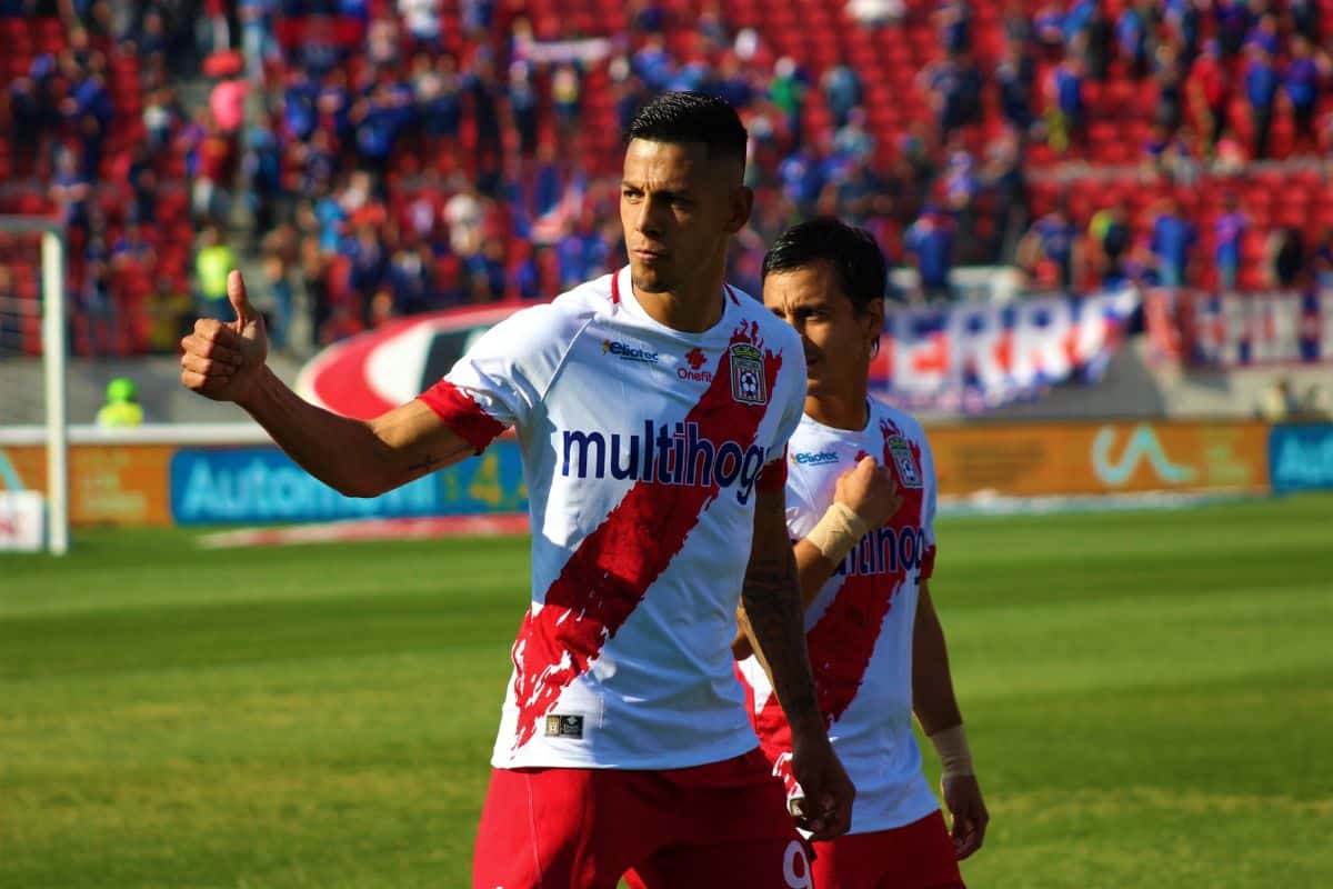 Mauro Quiroga jugando por Curicó Unido