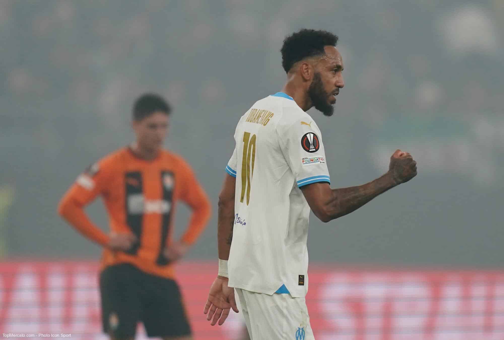 Quel entraîneur a dirigé le plus de fois Pierre-Emerick Aubameyang dans sa carrière, précisément lors de 97 rencontres ?