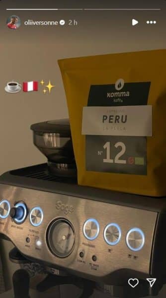 Oliver Sonne disfruta de café peruano