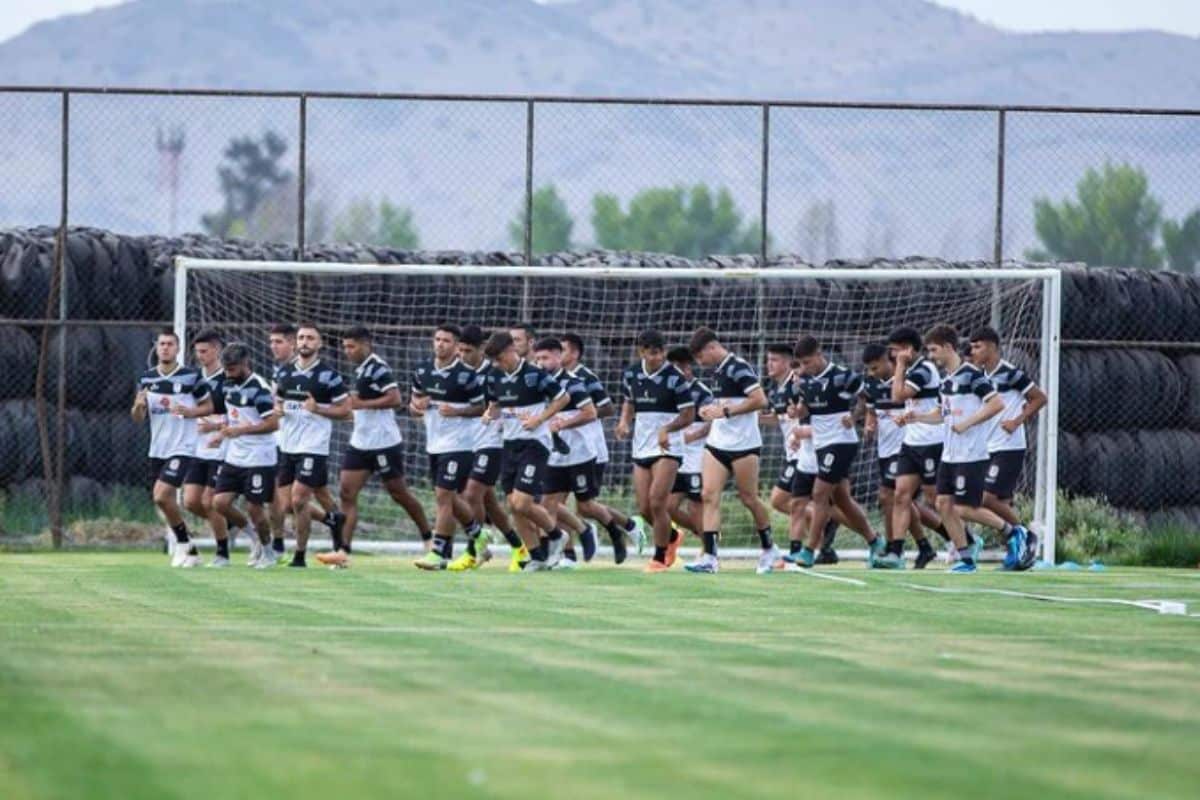 Plantel de Santiago Morning en entrenamientos de pretemporada.