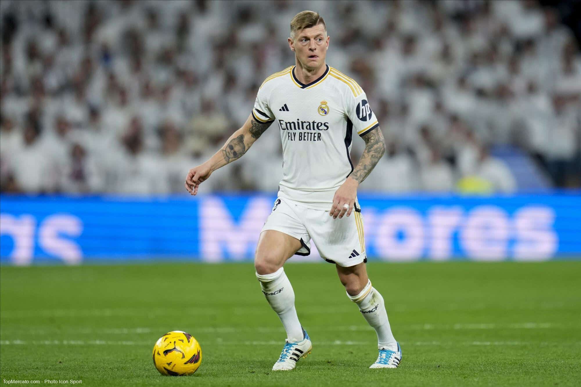 En août 2023, quel commentaire Toni Kroos a laissé sur une publication de Fabrizio Romano relayant le transfert surprise de Gabri Veiga (21 ans) vers l’Arabie saoudite ?