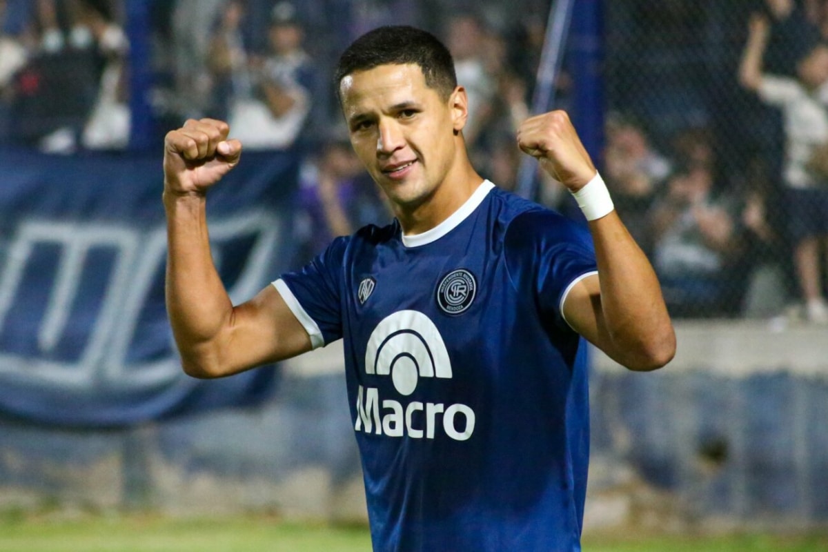 Alex Arce, el goleador de Independiente Rivadavia