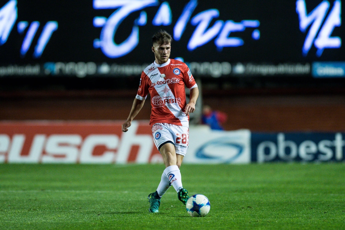 Alexis Mac Allister con la camiseta de Argentinos Juniors