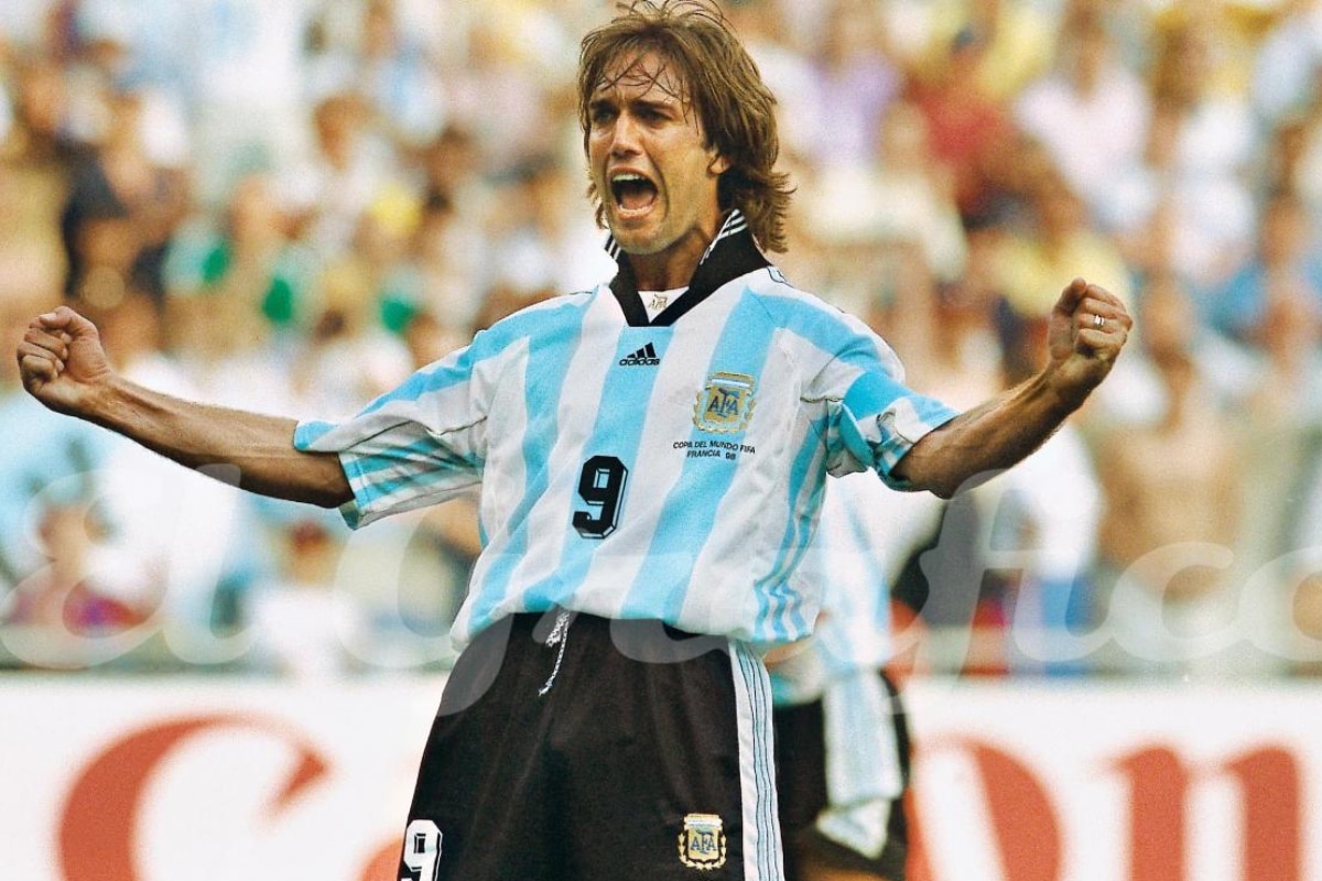 Gabriel Batistuta celebra un gol con la Selección Argentina