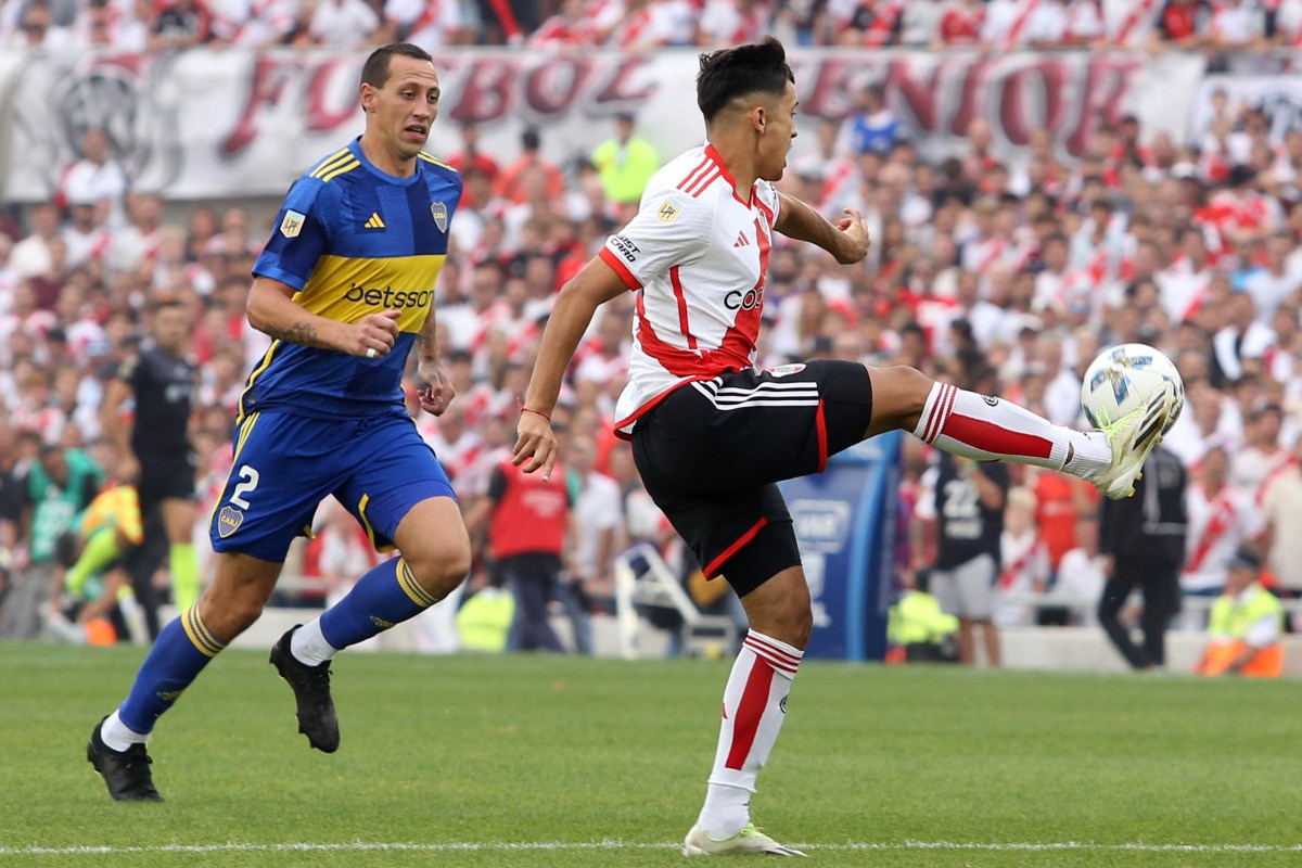 Cristian Lema en su debut en un Superclásico