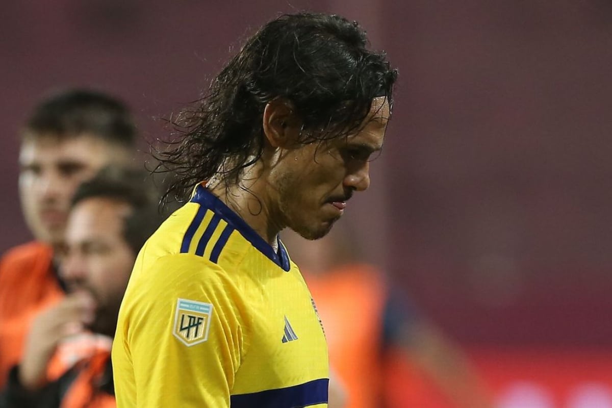 Edinson Cavani, con cara de pocos amigos en Lanús