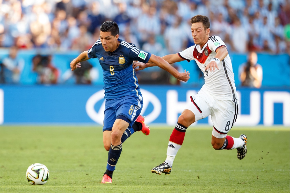 Enzo Pérez jugando una final del mundo con la Selección Argentina en 2014