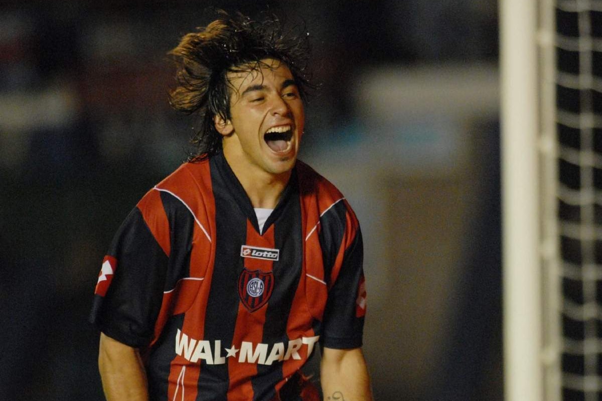 Ezequiel Lavezzi con la camiseta de San Lorenzo