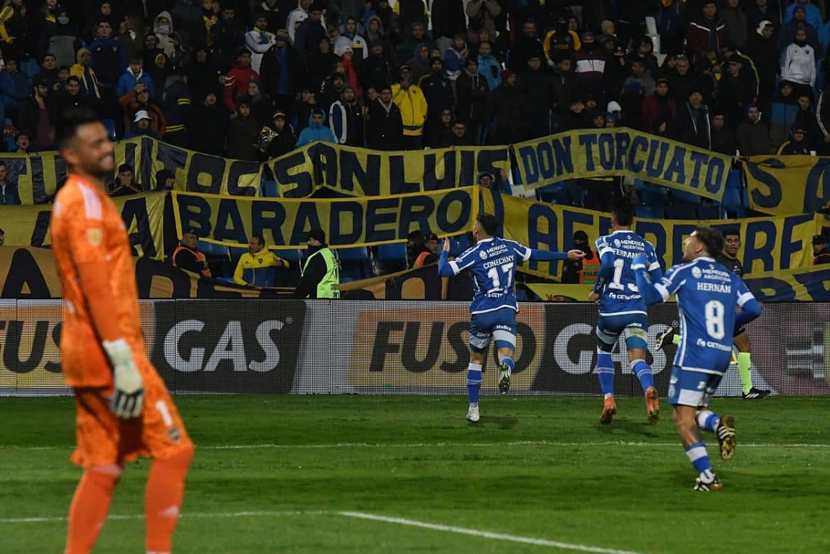 Godoy Cruz bailó a Boca y le ganó 4-0 en Mendoza