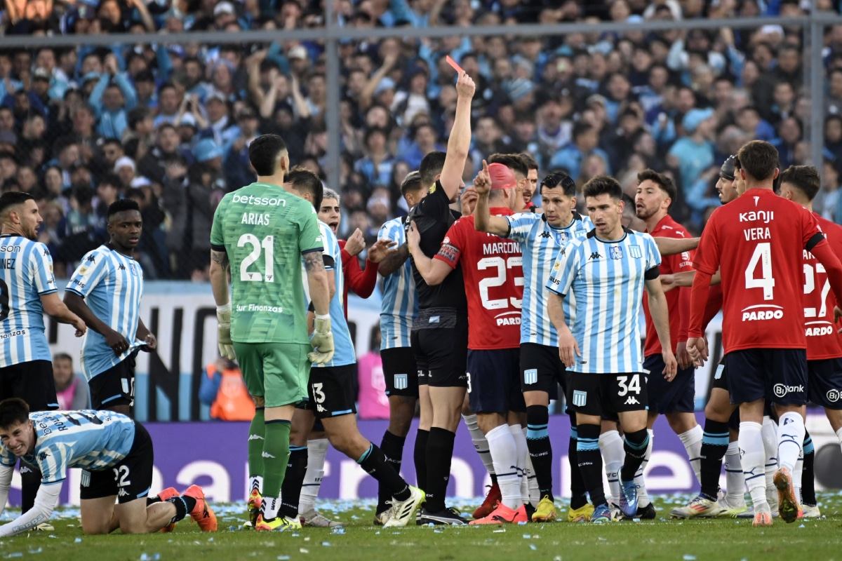 Independiente y Racing protagonizan uno de los mejores clásicos del fútbol argentino
