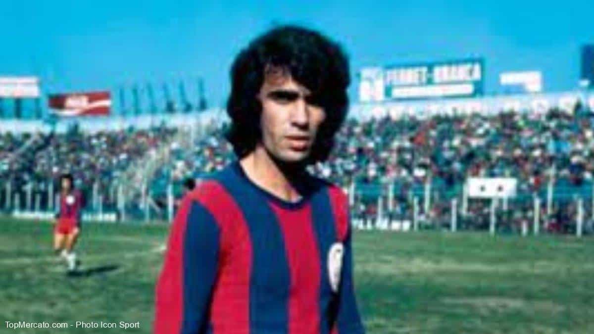 Jorge Olguín con la camiseta de San Lorenzo de Almagro