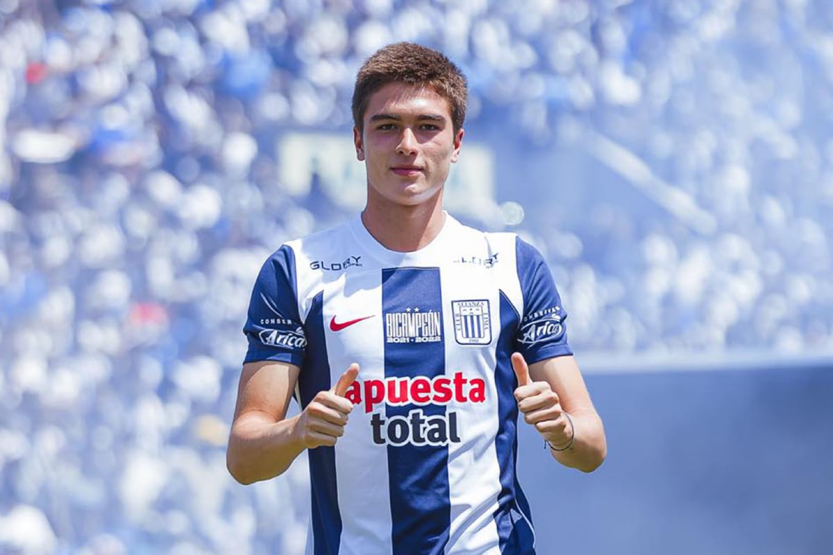 Juan Pablo Goicochea con la camiseta de Alianza Lima