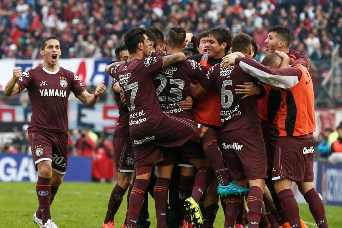 Todo Lanús festeja: golearon 4-0 a San Lorenzo y fueron campeones del torneo