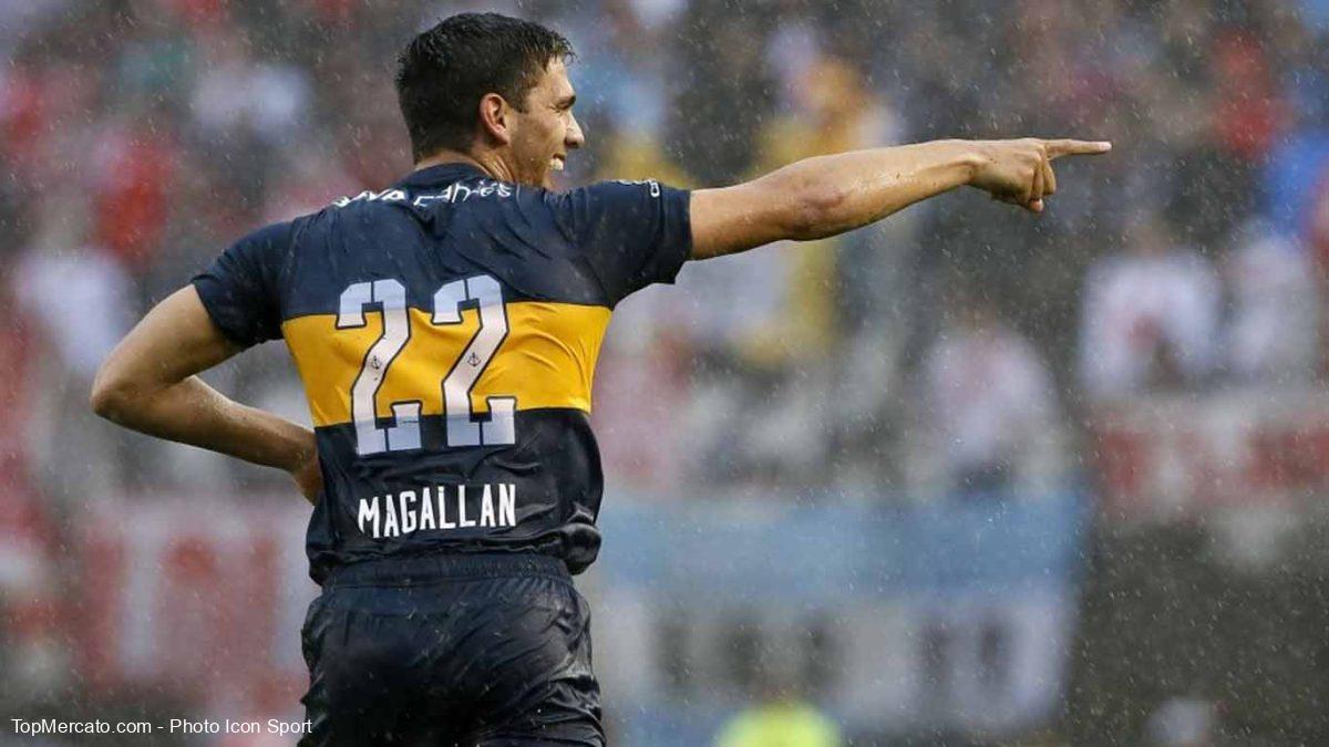 Lisandro Magallán festejando un gol ante River Plate con la camiseta de Boca Juniors