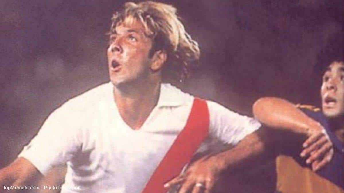 Reinaldo Merlo en un superclásico entre River Plate y Boca Juniors.