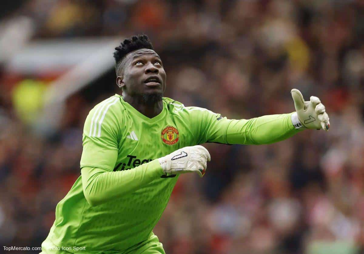 André Onana con la camiseta del Manchester United, en donde hasta ahora ha decepcionado