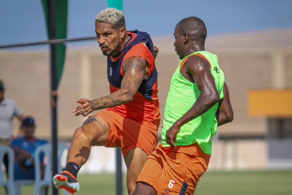 Paolo Guerrero realizó su segundo entrenamiento en Trujillo