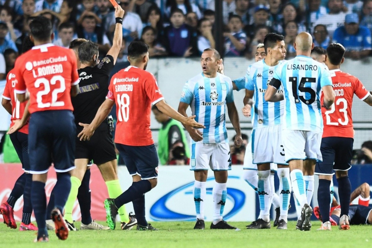 Leonardo Sigali ve la roja: Racing se quedó con 2 jugadores menos ante Independiente