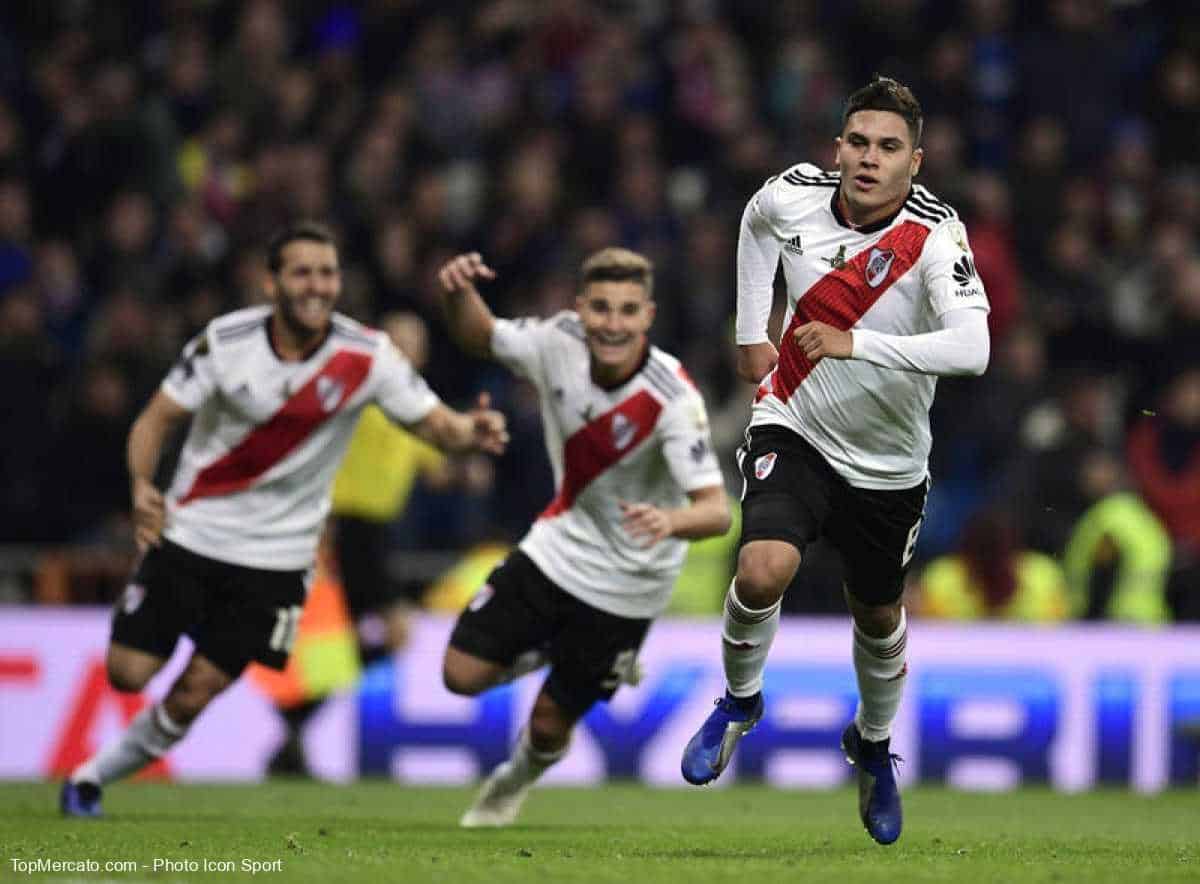 Juan Fernando Quintero festeja uno de los goles más gritados en la historia de River Plate