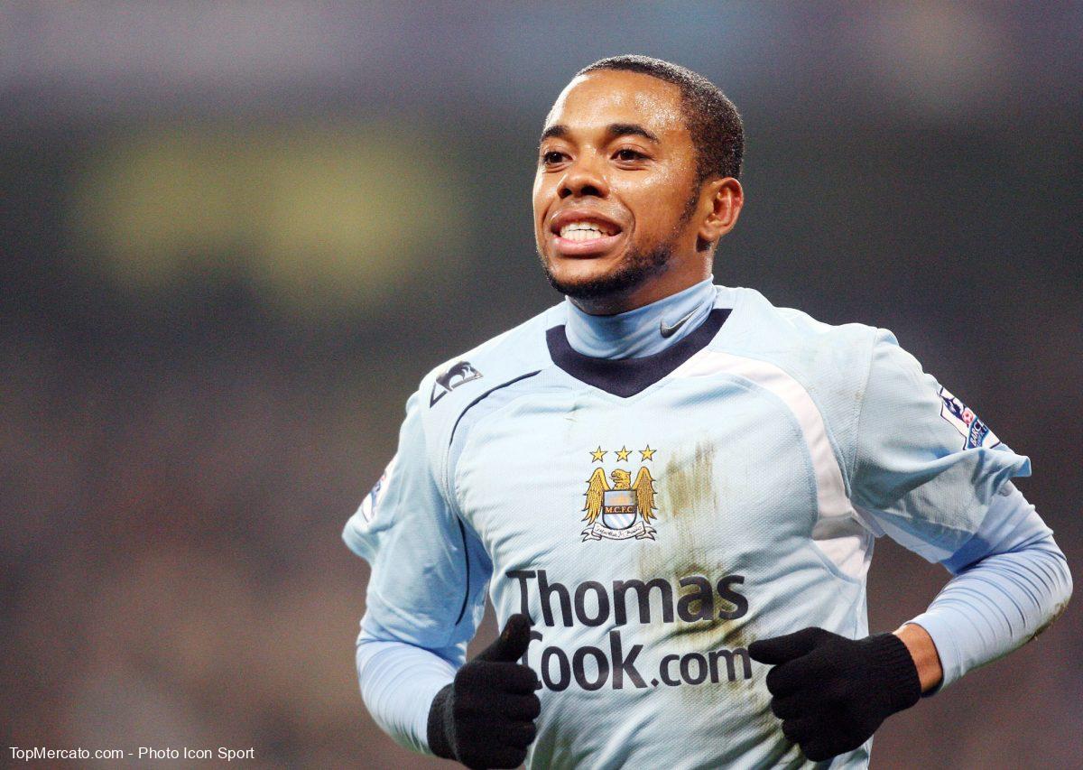 Robinho jugando para el Manchester City