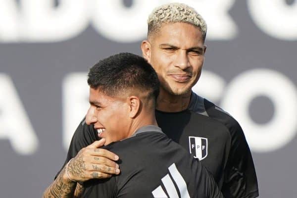 Paolo Guerrero y Piero Quispe