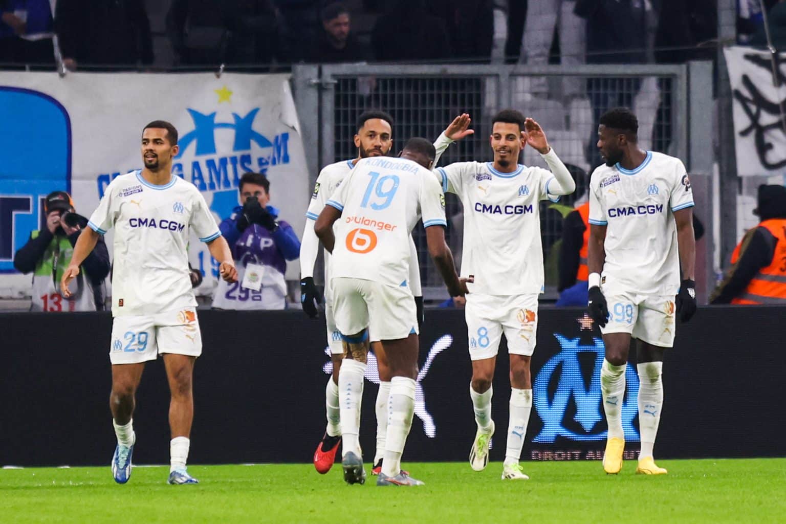 Mercato - OM : un indésirable discute avec un bourreau de Marseille