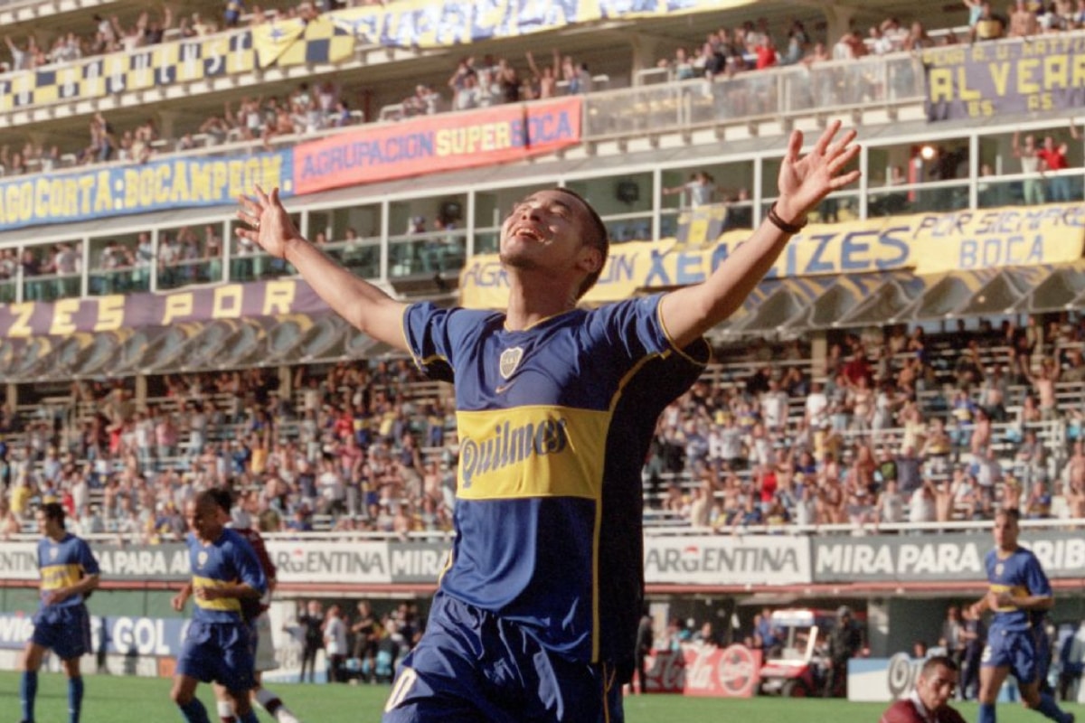 Nahoiro Takahara festejando su único gol en Boca