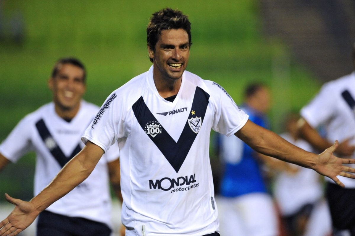 Hernán Rodrigo López con la camiseta de Vélez Sarsfield