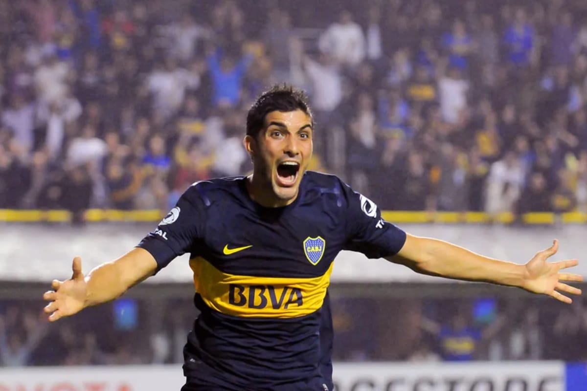 Nicolás Blandi festejando un gol en Boca