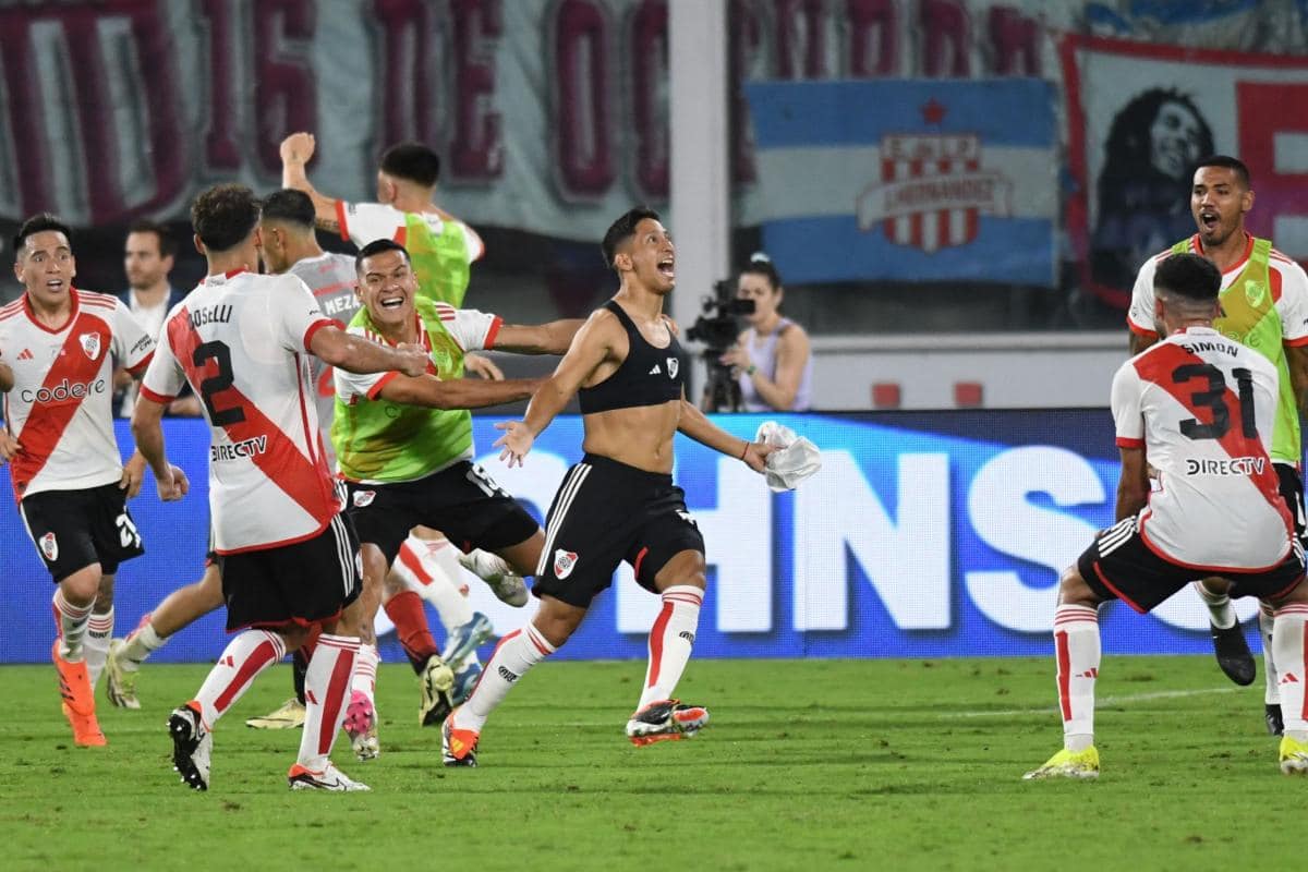 Rodrigo Aliendro festejando el gol del título para River