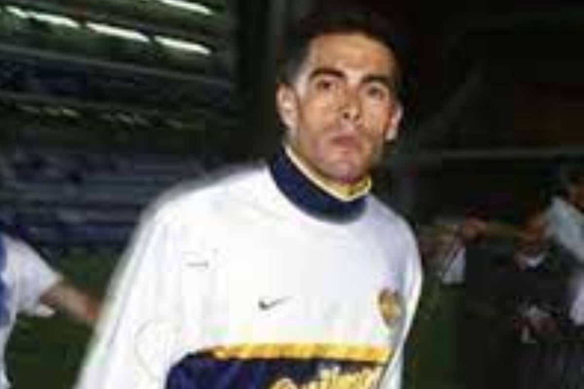 Sandro Guzmán con la camiseta de Boca Juniors