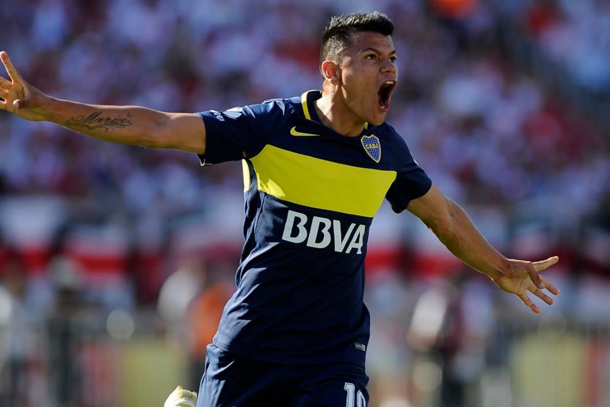 Walter Bou festejando un gol de Boca ante River